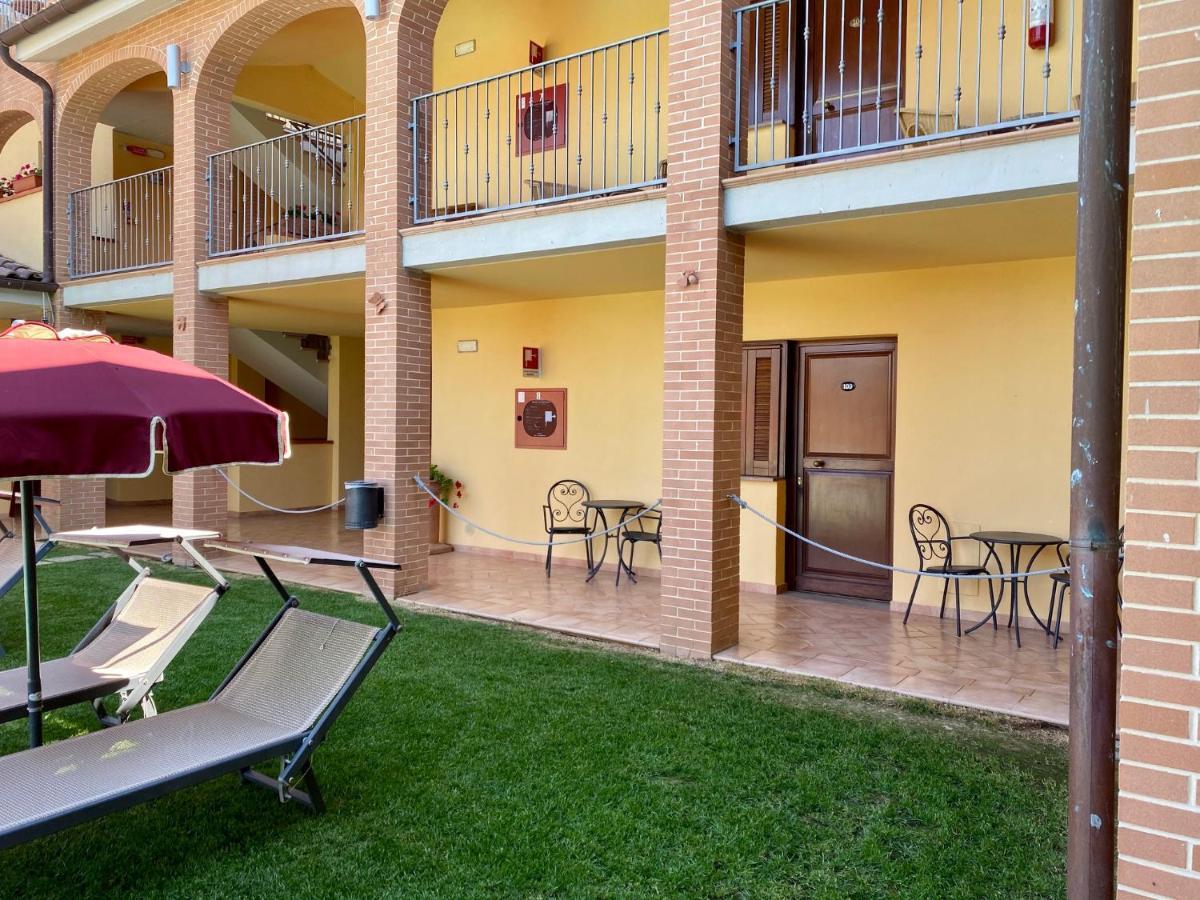 Hotel Ristorante Le Querciolaie Dei Ricci ฟอนเตบลันดา ภายนอก รูปภาพ