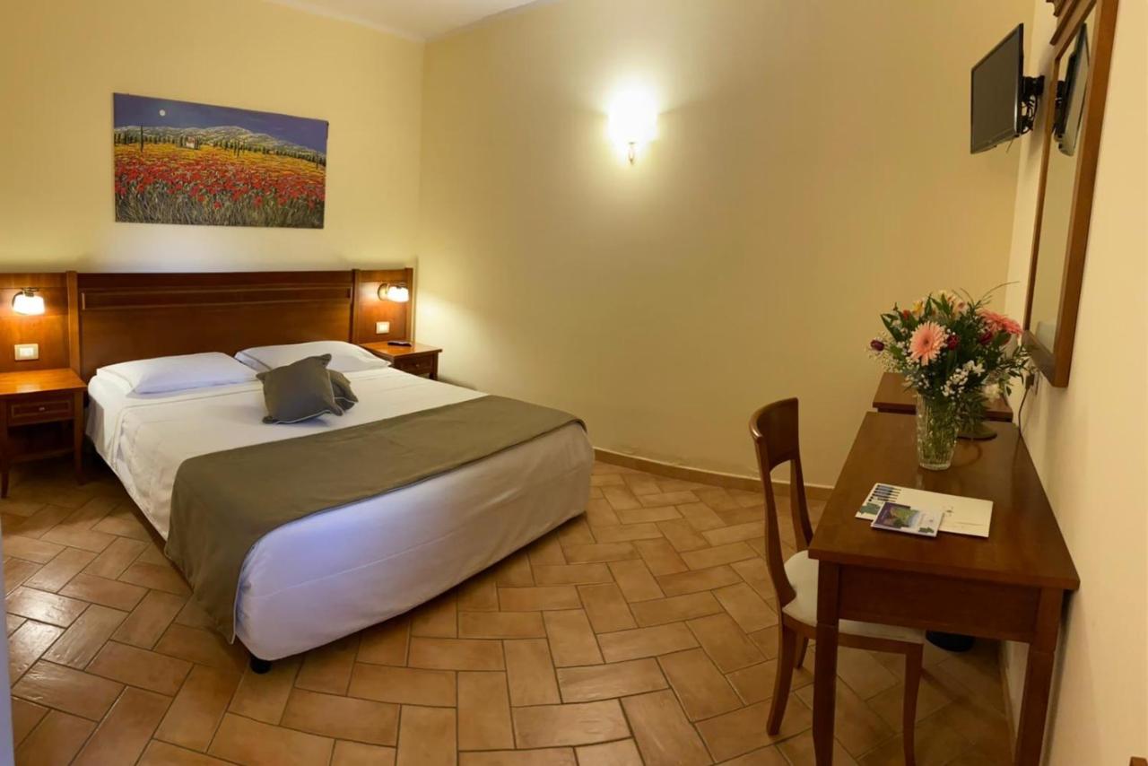 Hotel Ristorante Le Querciolaie Dei Ricci ฟอนเตบลันดา ภายนอก รูปภาพ