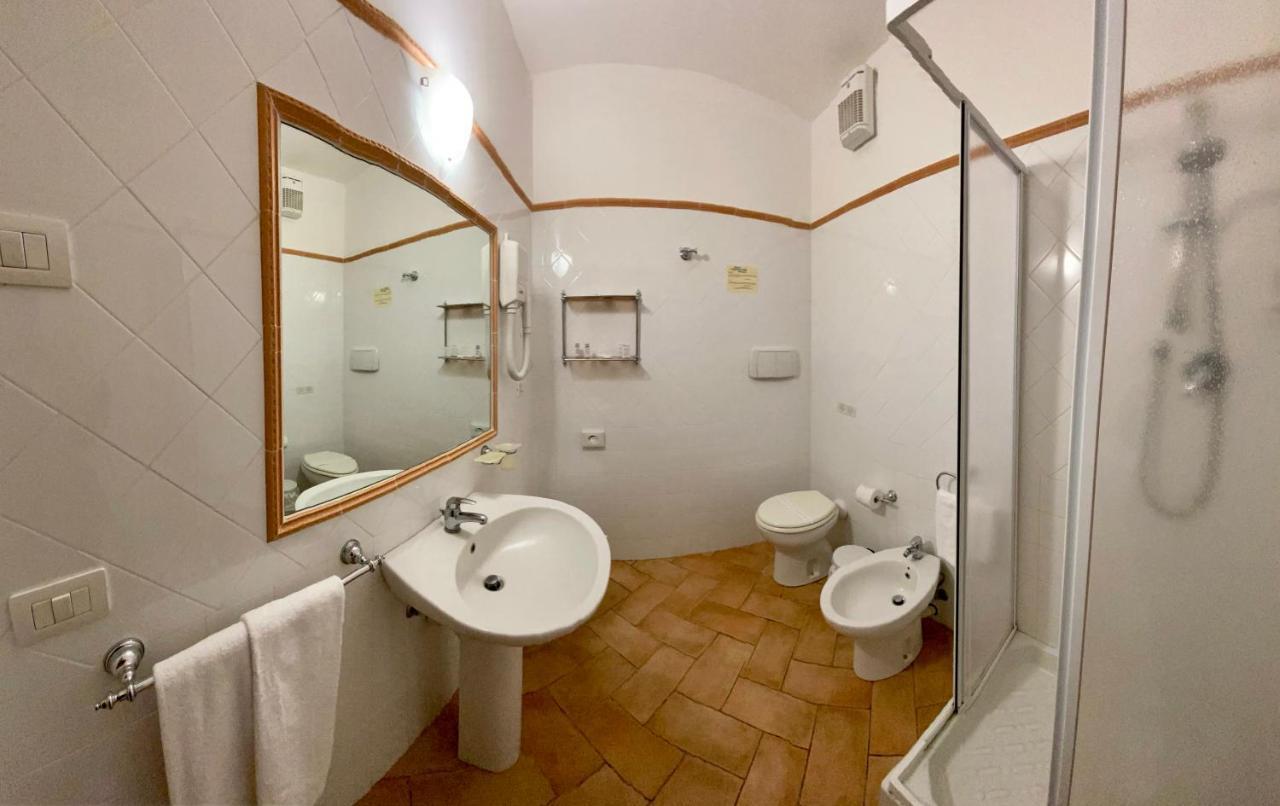 Hotel Ristorante Le Querciolaie Dei Ricci ฟอนเตบลันดา ภายนอก รูปภาพ