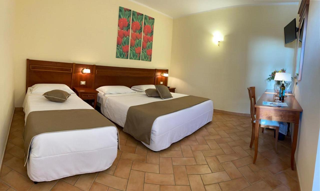 Hotel Ristorante Le Querciolaie Dei Ricci ฟอนเตบลันดา ภายนอก รูปภาพ
