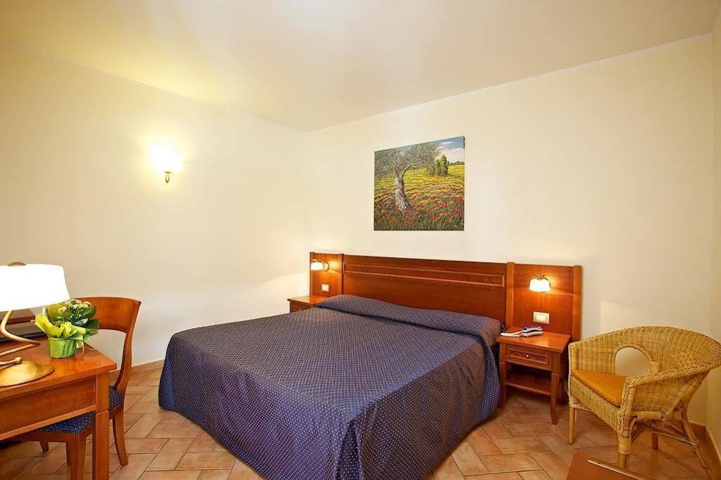 Hotel Ristorante Le Querciolaie Dei Ricci ฟอนเตบลันดา ภายนอก รูปภาพ